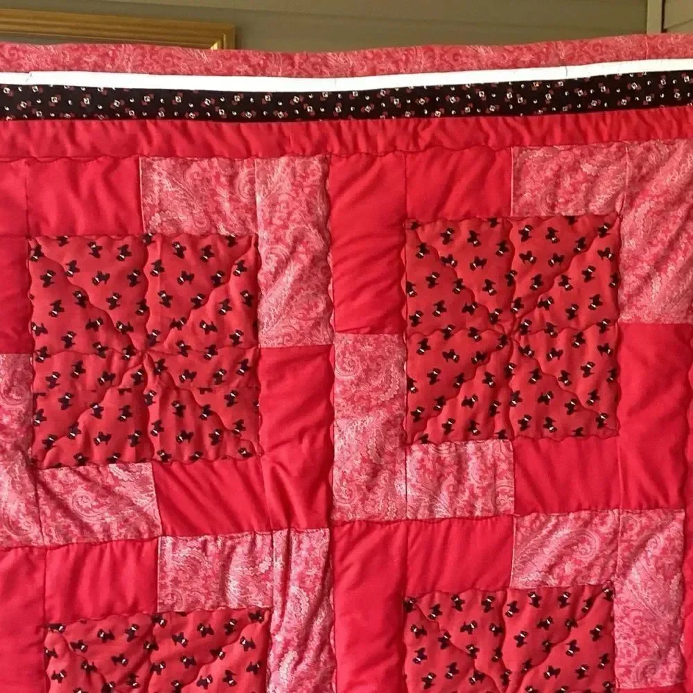 NWT Hand Crafted “Scotty Lovers” Red White and Black Elegant Lap Quilt